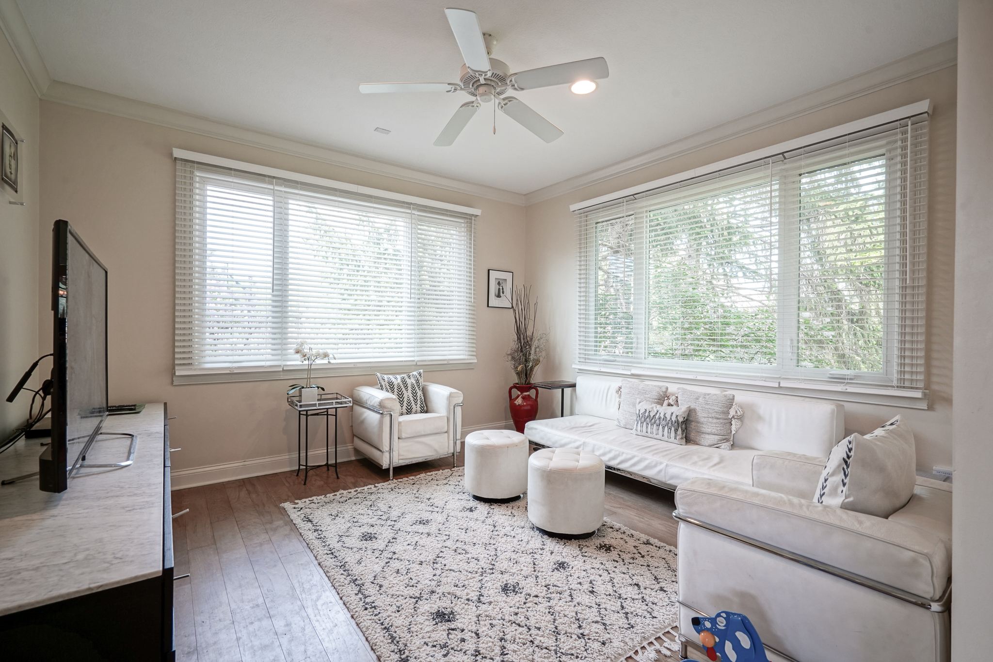 910 Twelve Oaks