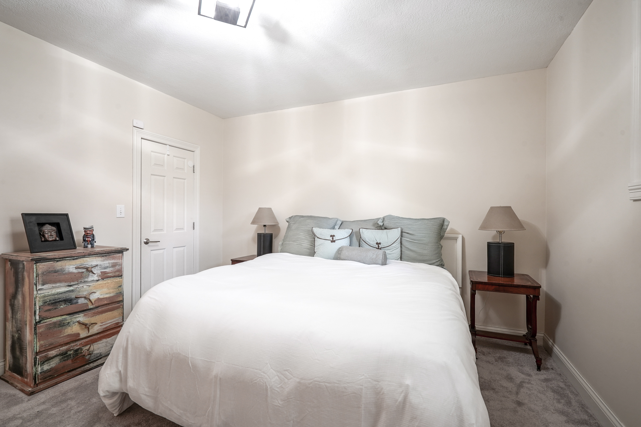 910 Twelve Oaks