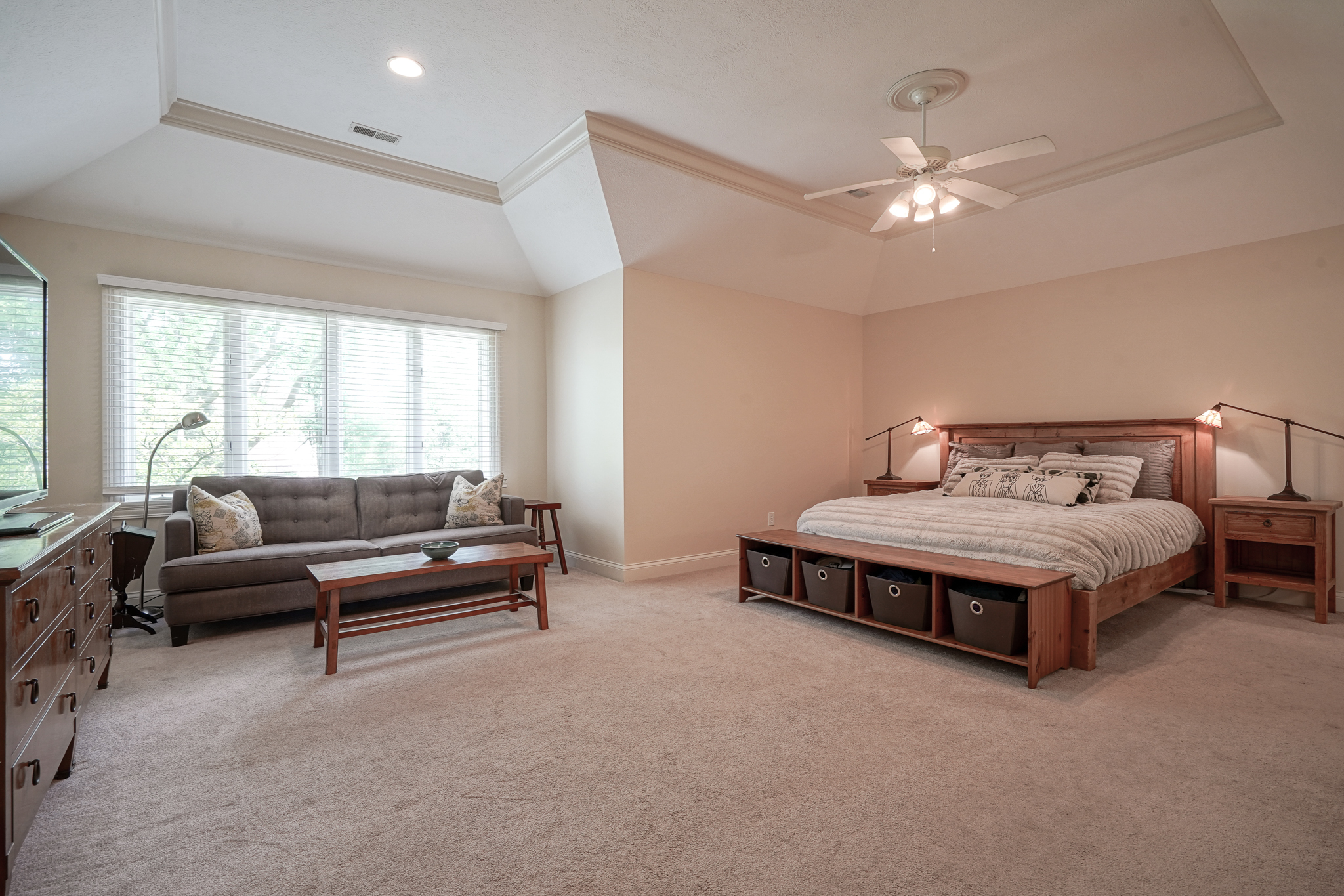 910 Twelve Oaks