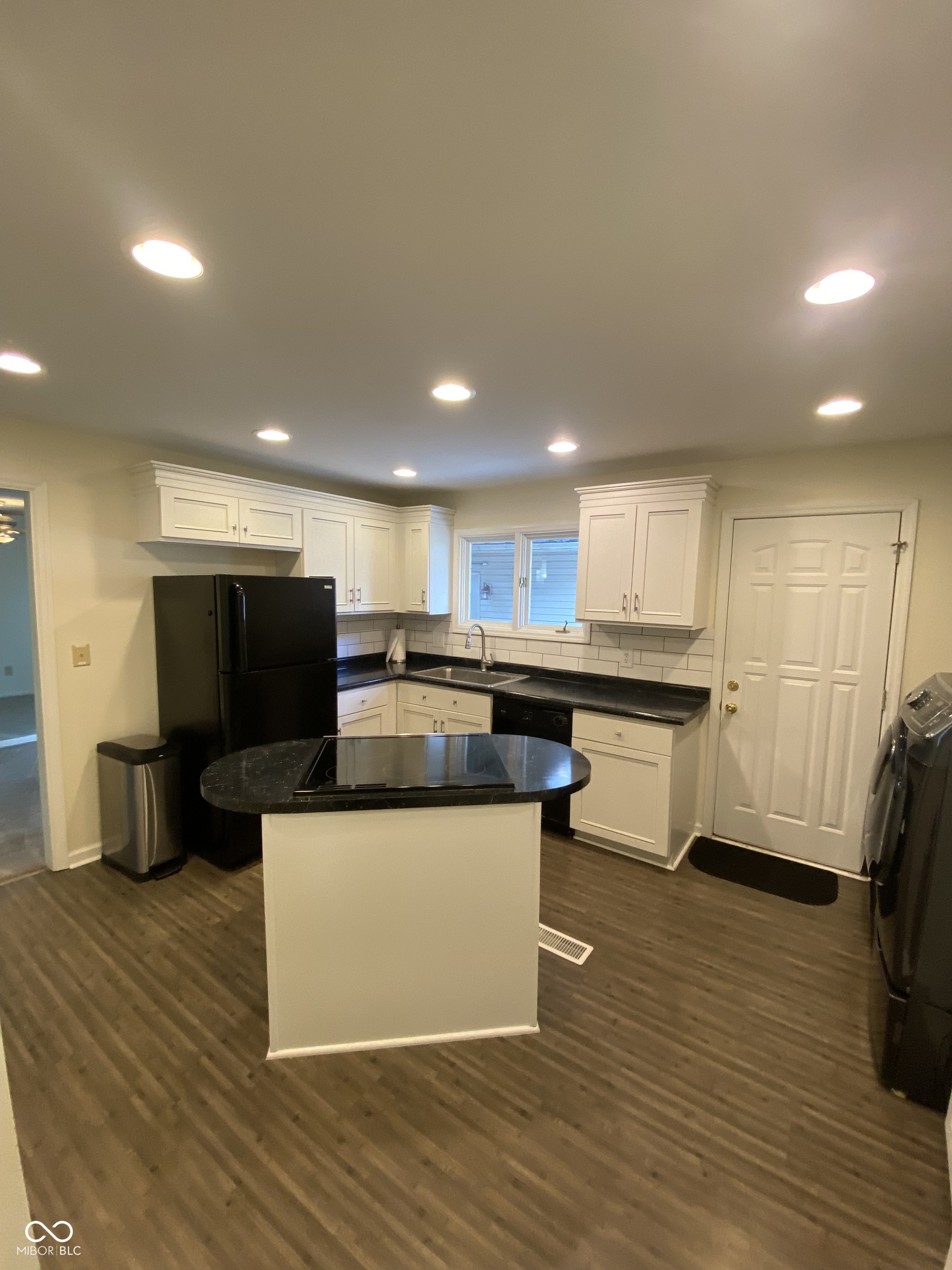 2824 Lake Forest Drive
