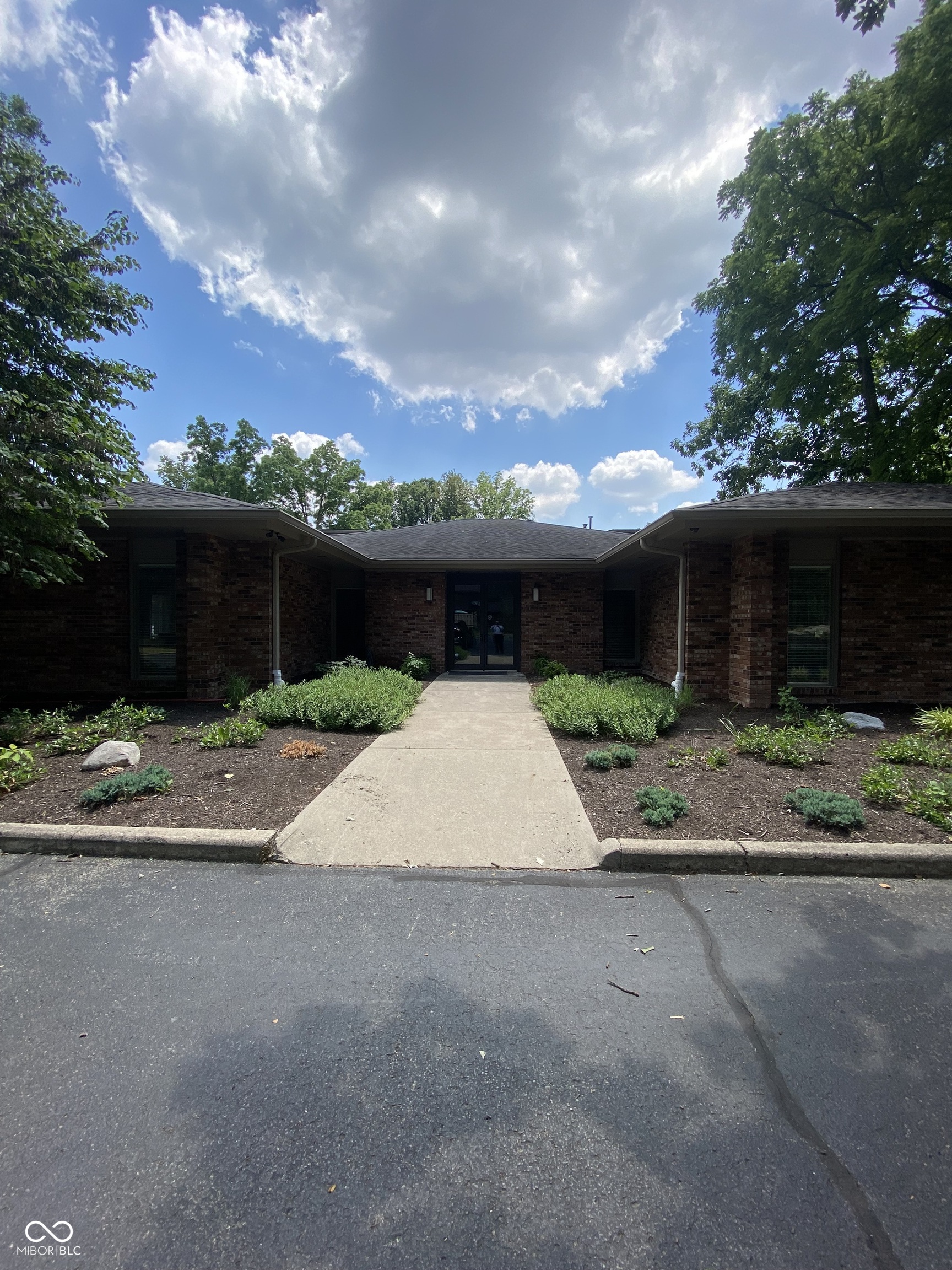 2824 Lake Forest Drive