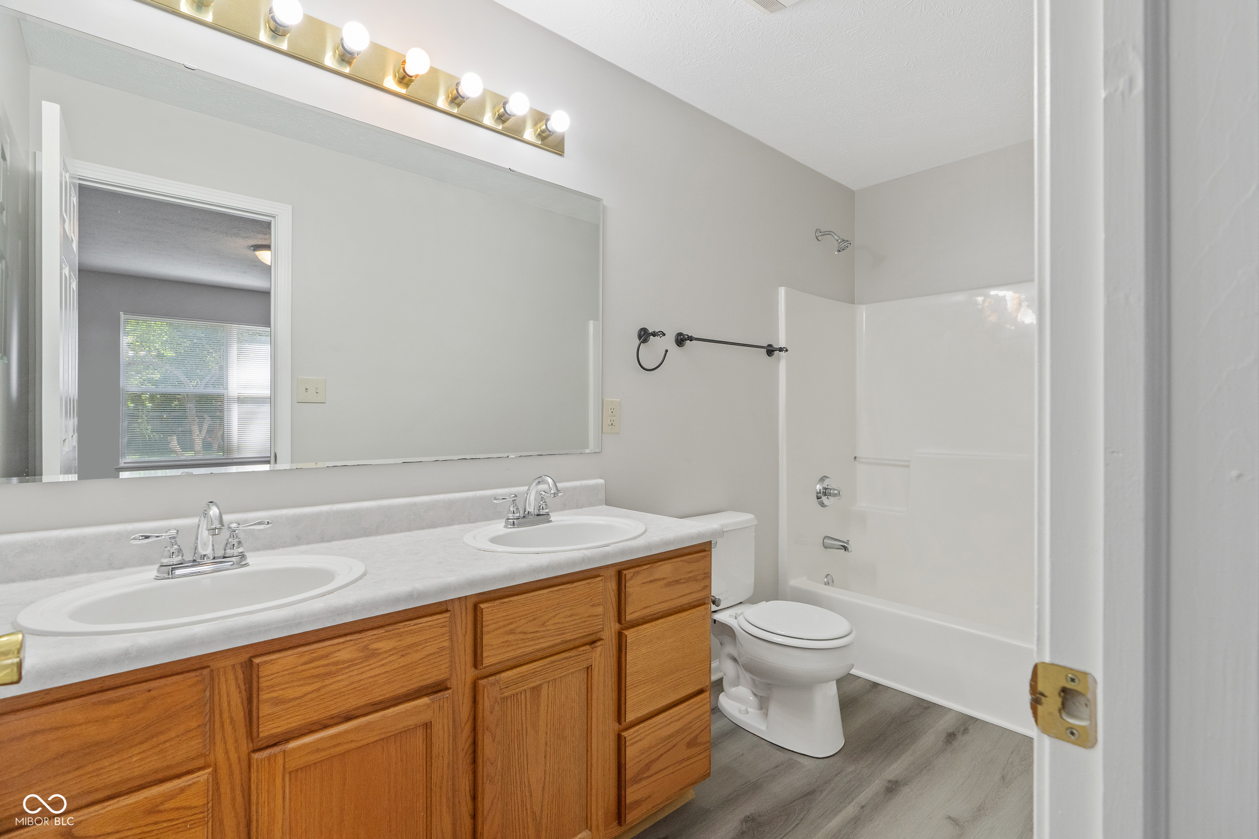 2033 W 65th Street