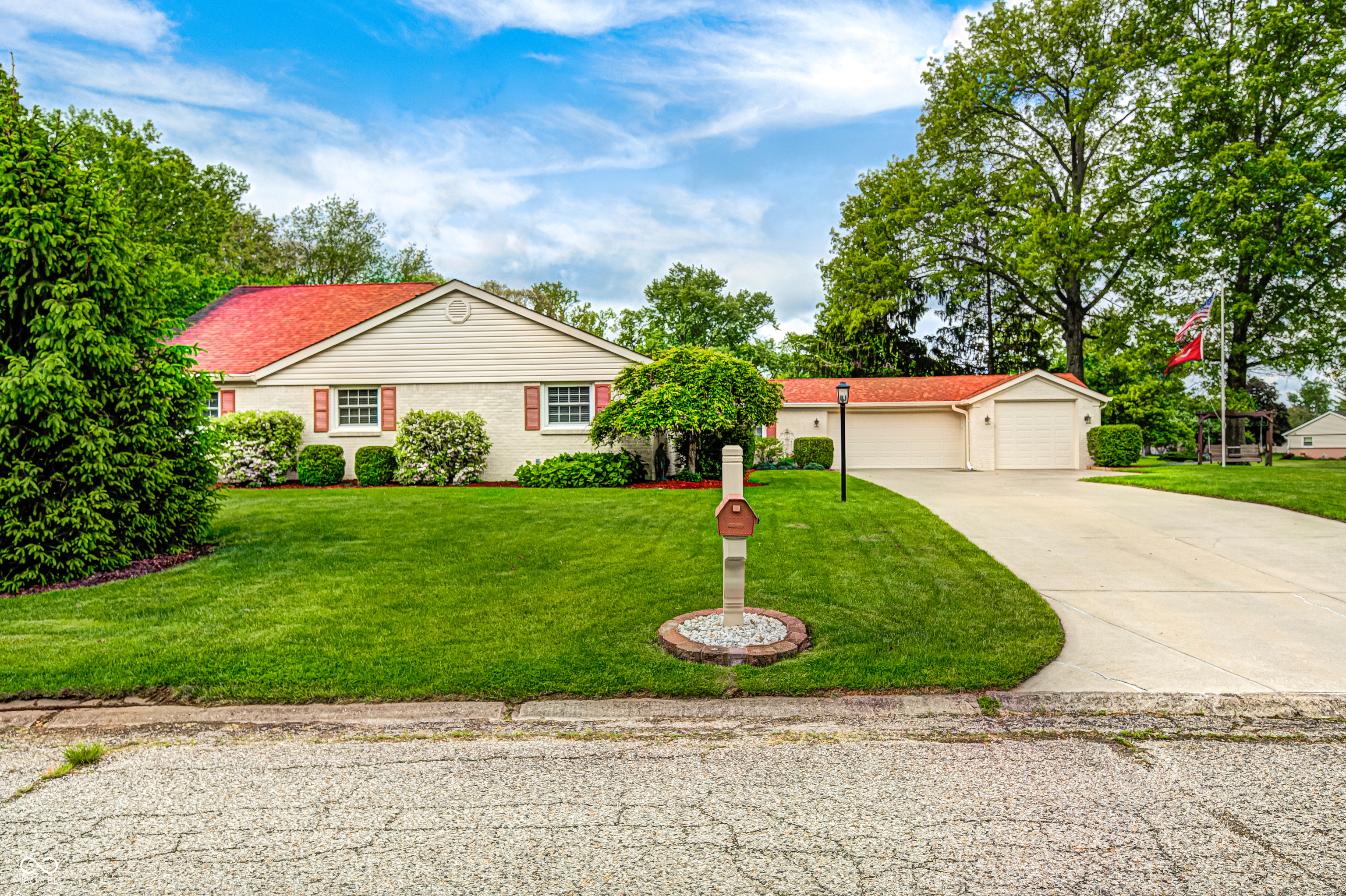 8005 Hilltop Lane