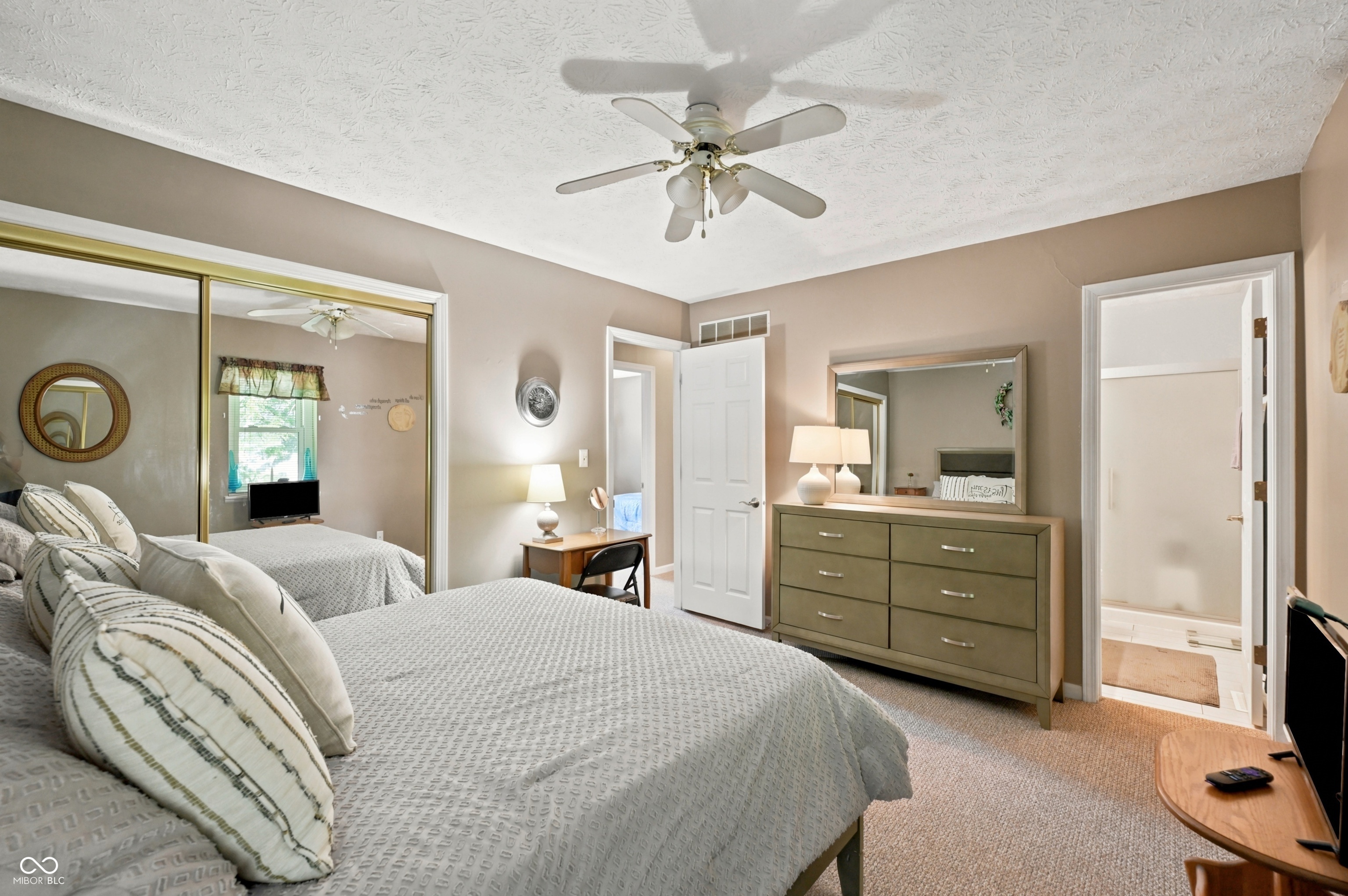 8968 Sunglow Court