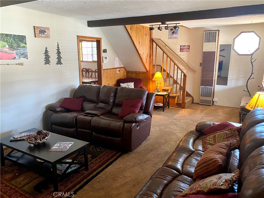 411 E Meadow Lane