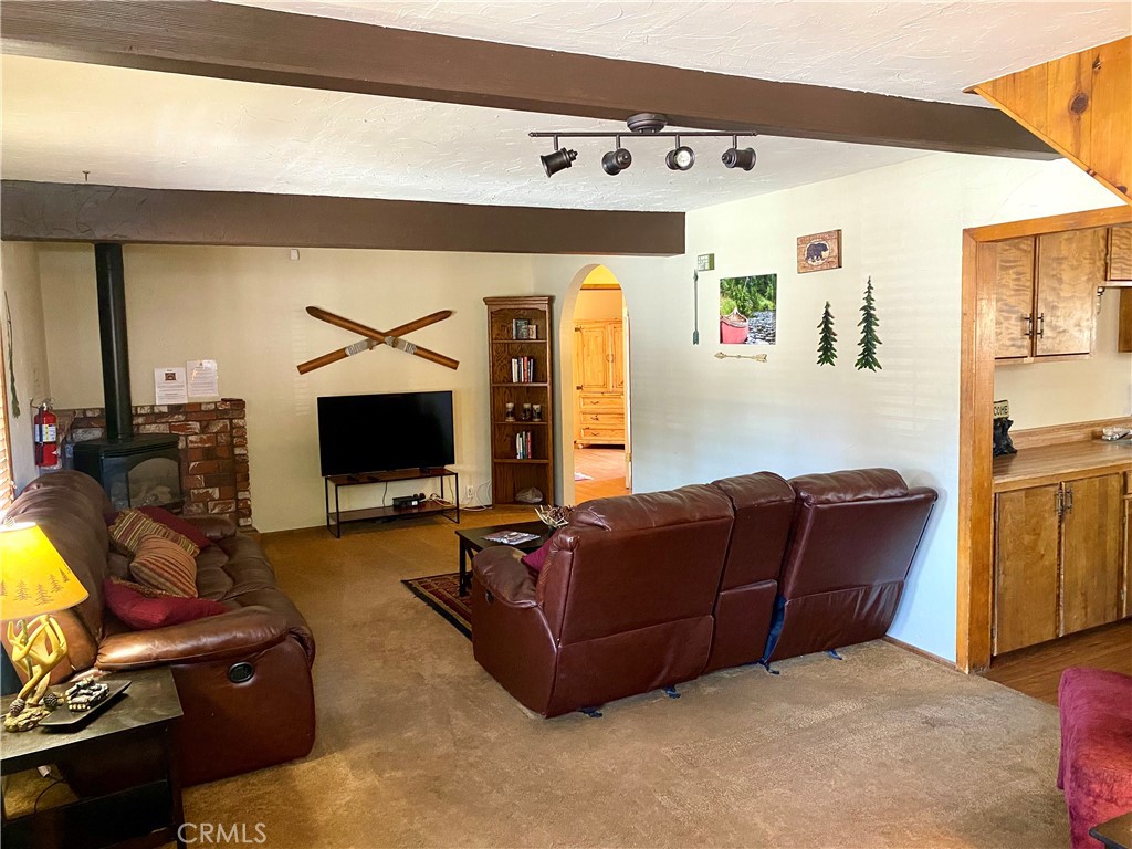 411 E Meadow Lane