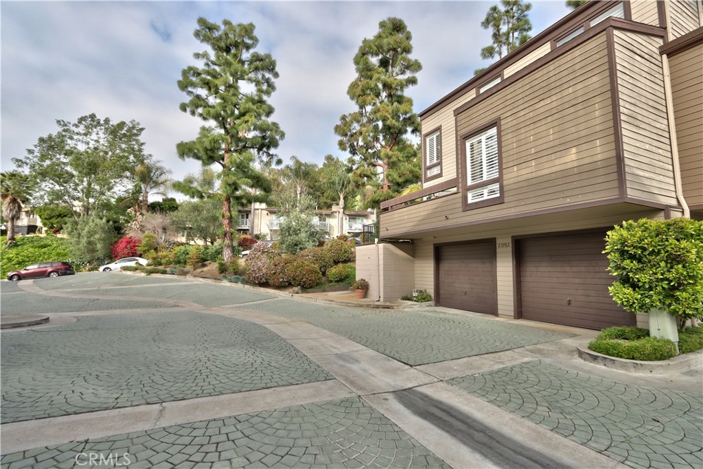 23782 Hillhurst Drive 3