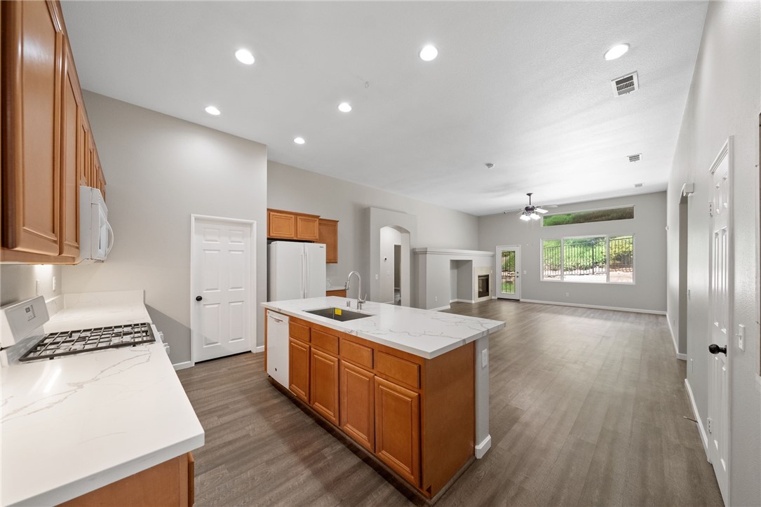 24898 Sunset Vista Avenue