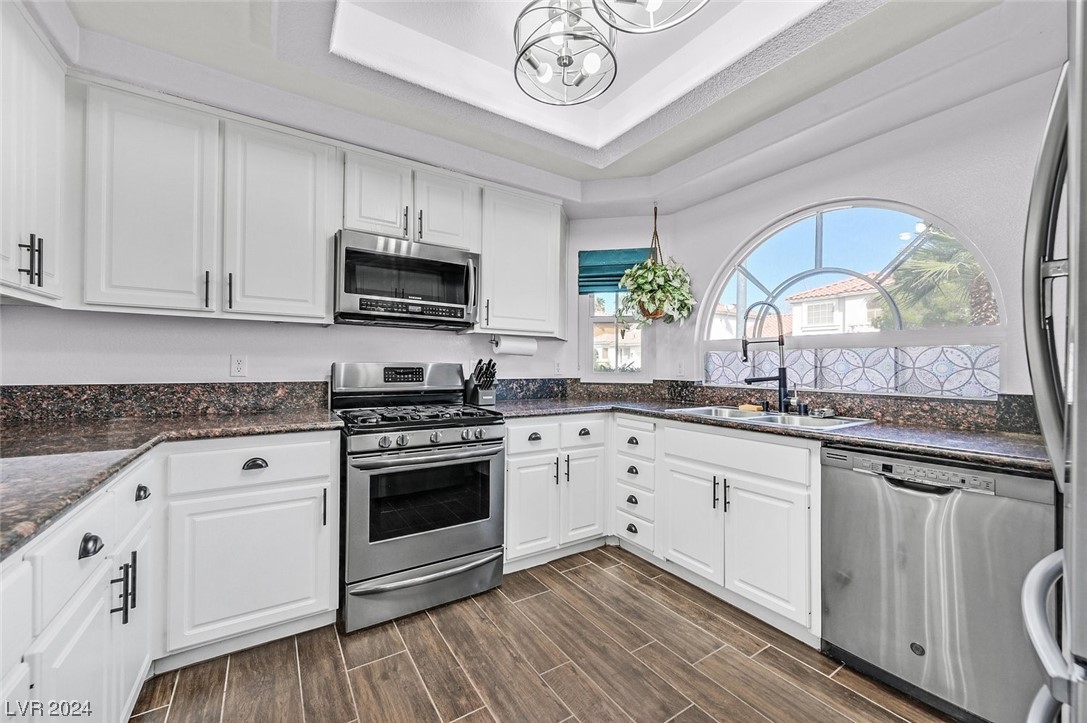 8725 Country Pines Avenue