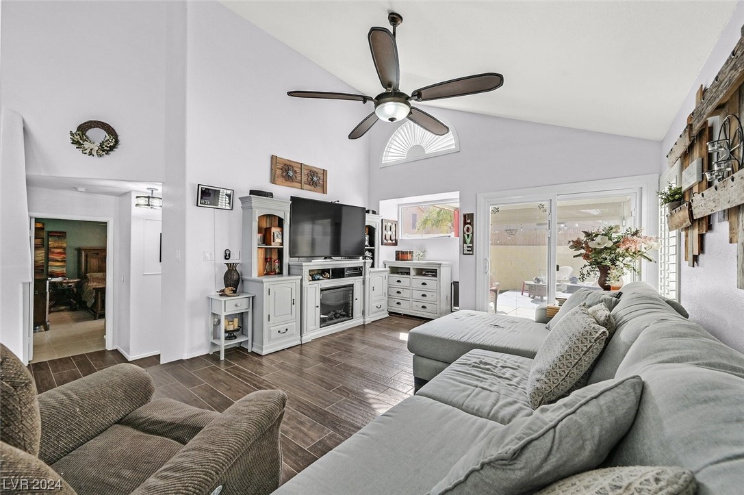 8725 Country Pines Avenue