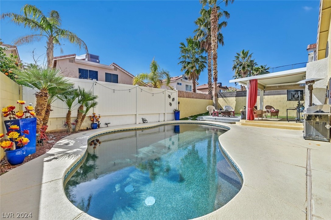 8725 Country Pines Avenue