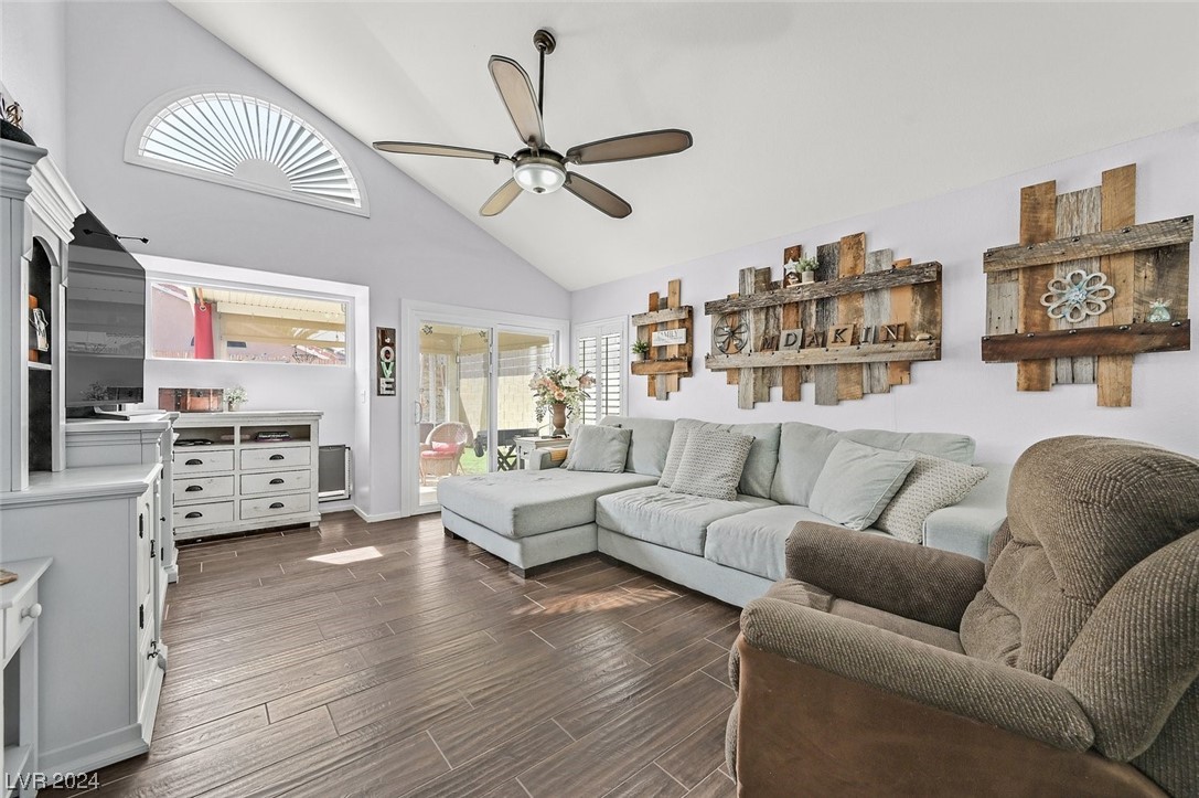 8725 Country Pines Avenue