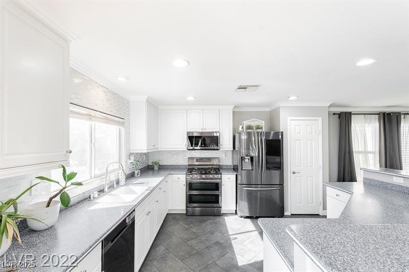 9761 Splendor Sky Avenue