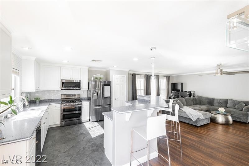 9761 Splendor Sky Avenue