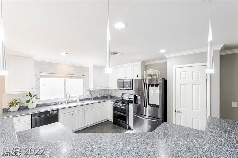 9761 Splendor Sky Avenue