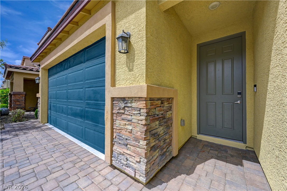 4420 Stardusk Falls Avenue