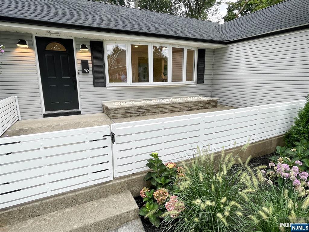 319 Mastin Place