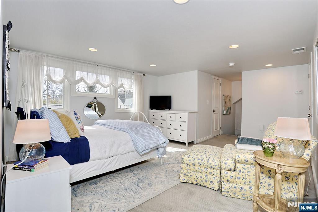 430 Wastena Terrace
