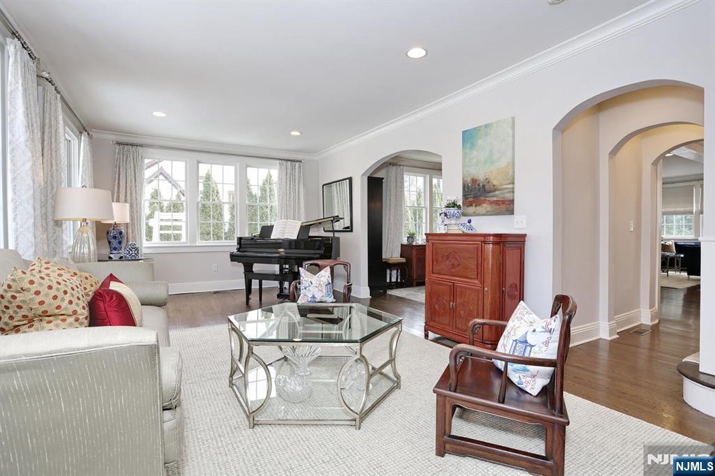 430 Wastena Terrace