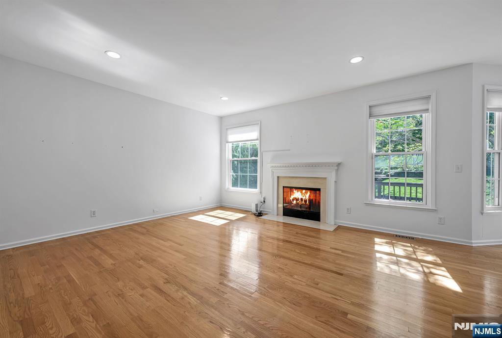 17 Crooked Hill
