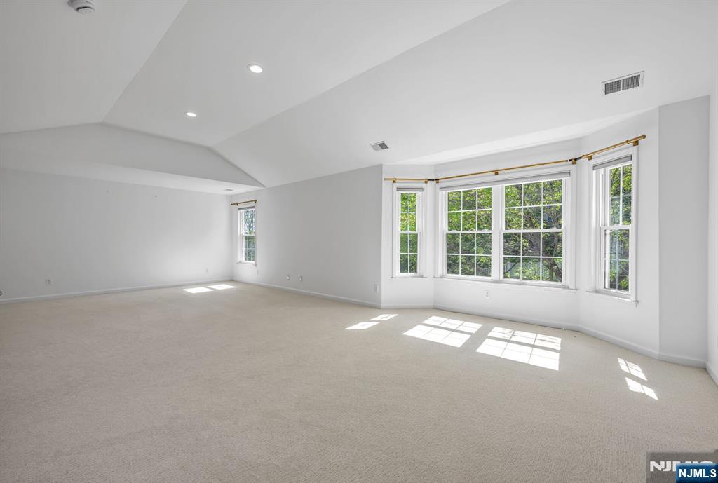 17 Crooked Hill