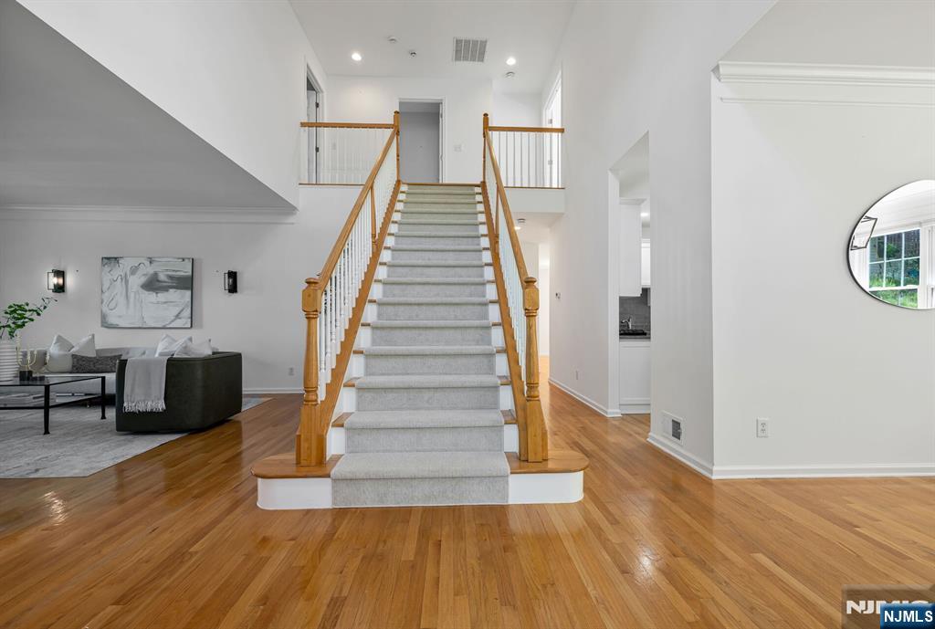 17 Crooked Hill