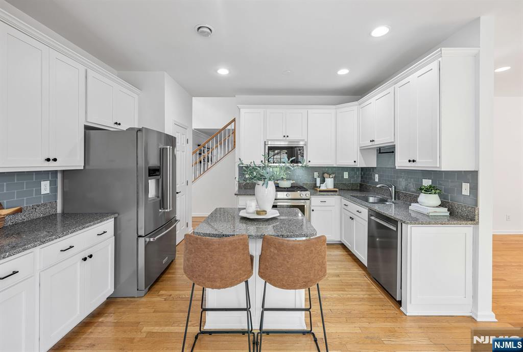 17 Crooked Hill