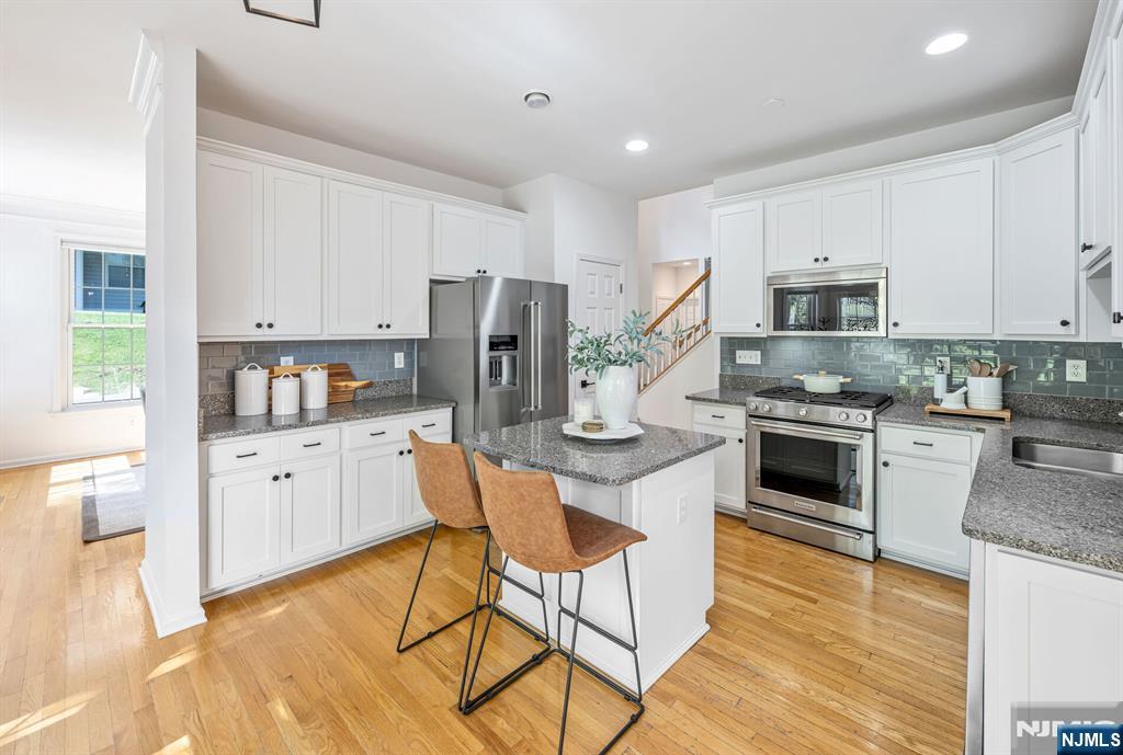 17 Crooked Hill