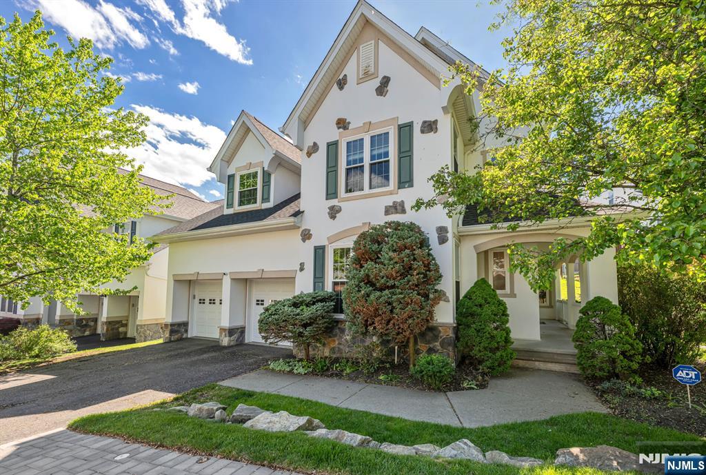 17 Crooked Hill