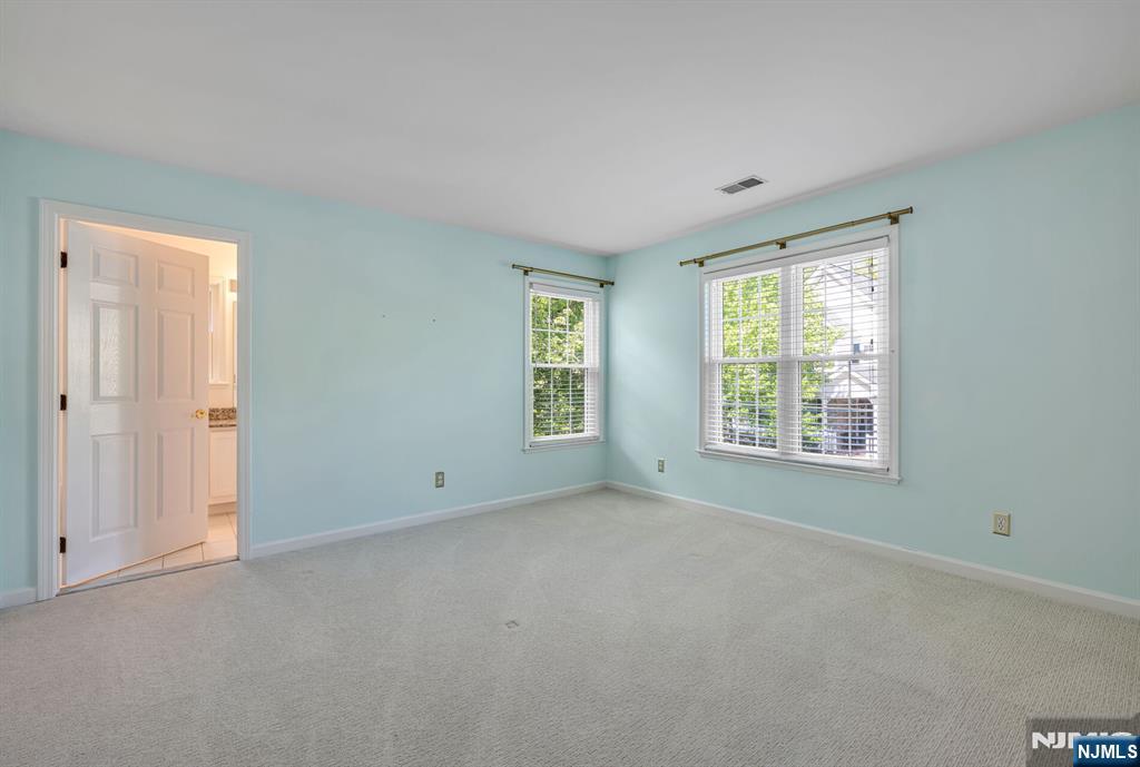 17 Crooked Hill