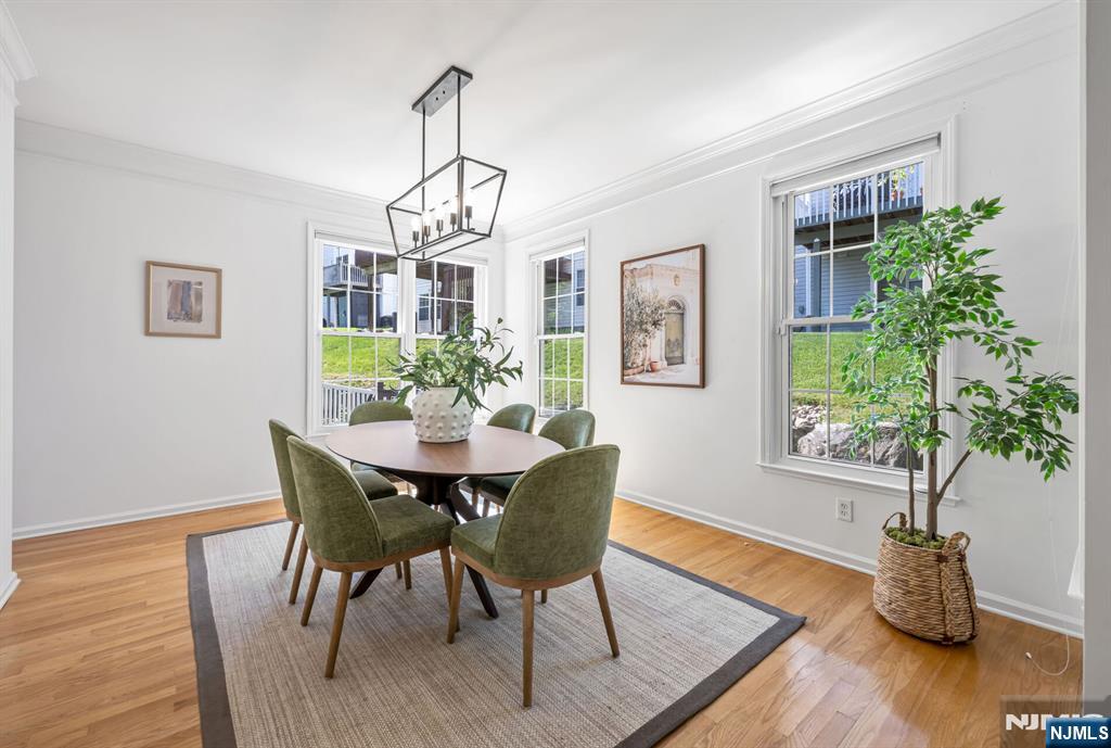 17 Crooked Hill
