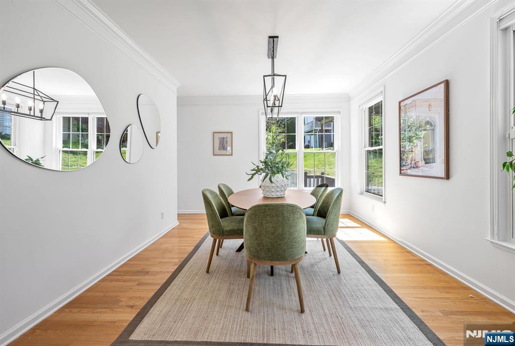 17 Crooked Hill