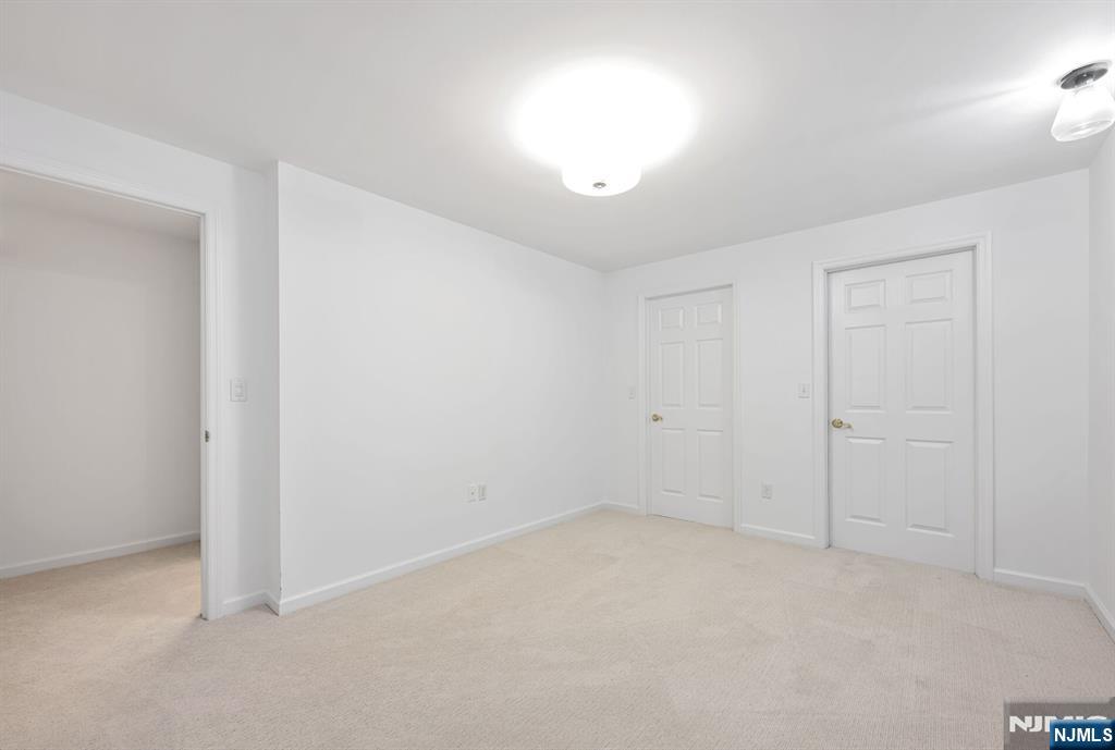 17 Crooked Hill