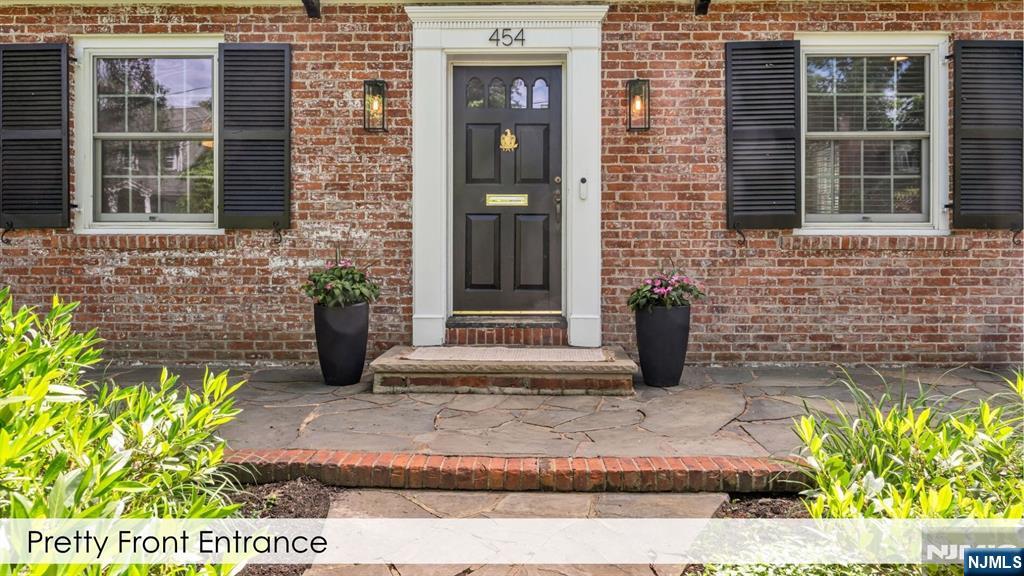 454 Wastena Terrace
