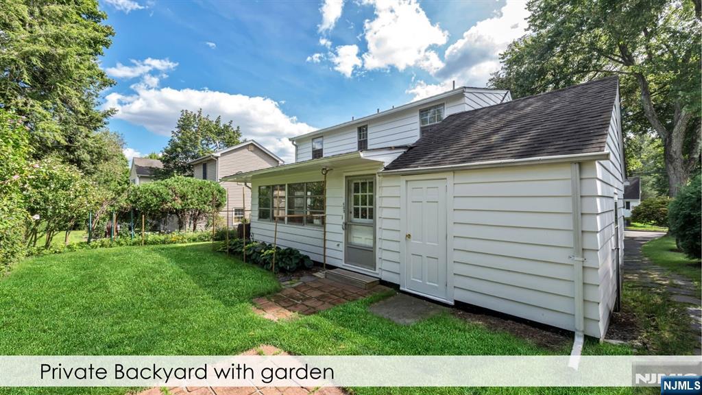 635 Maxwell Place