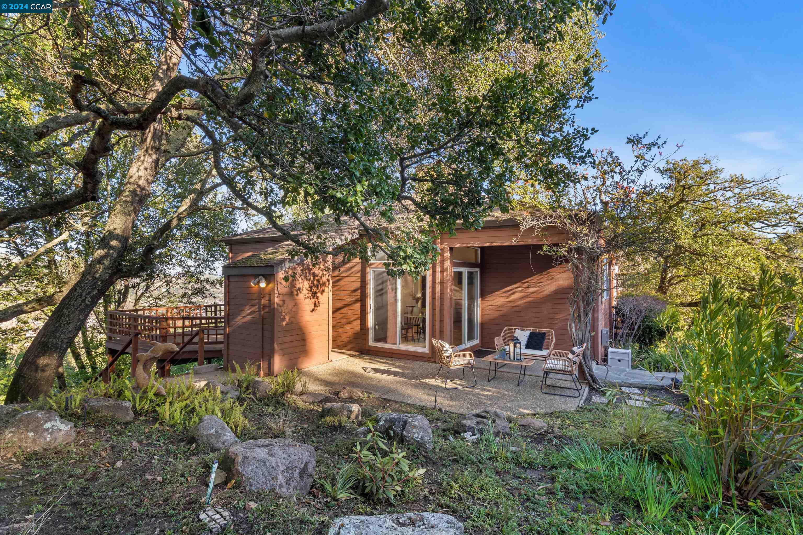 8 Mountain View Ln