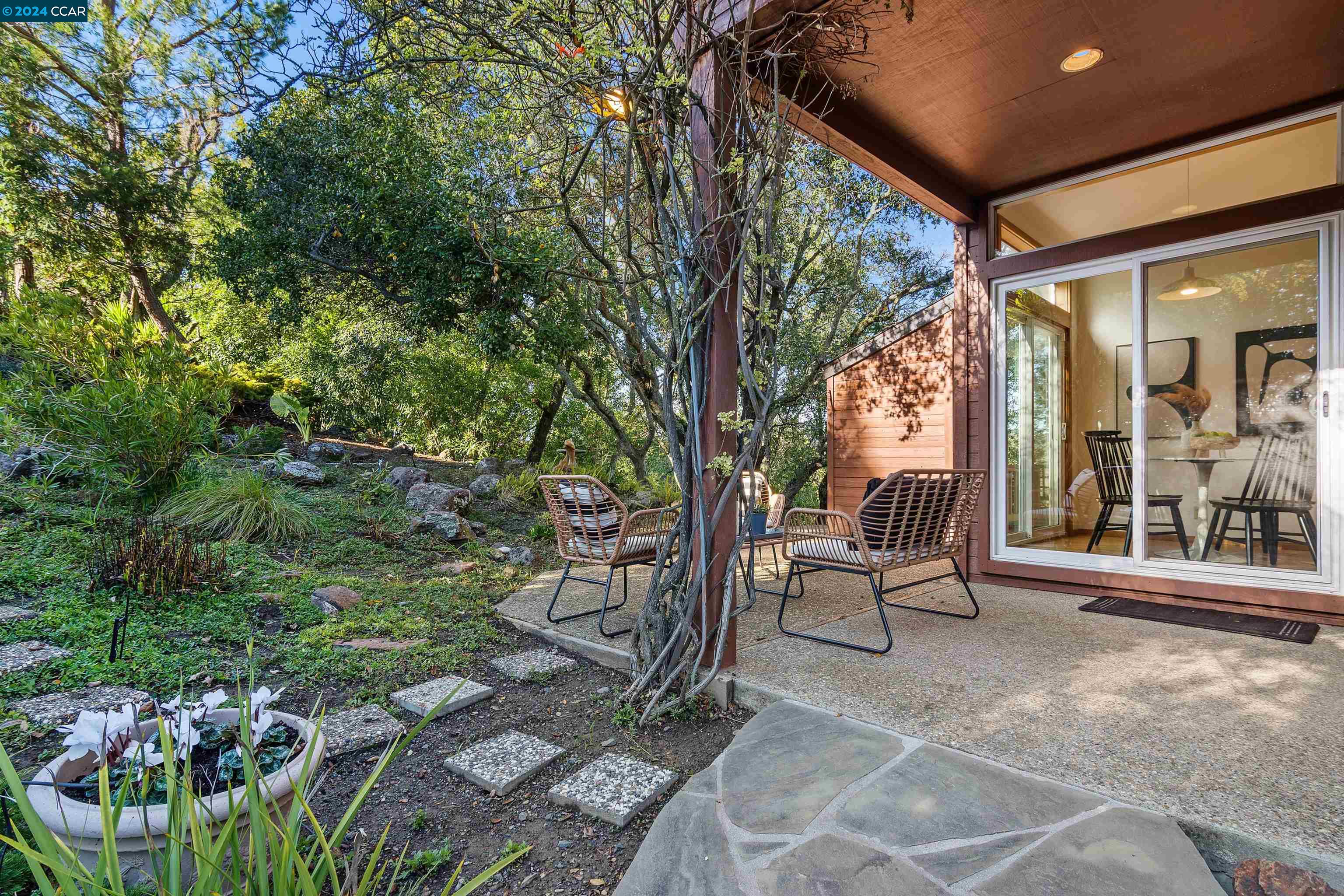 8 Mountain View Ln