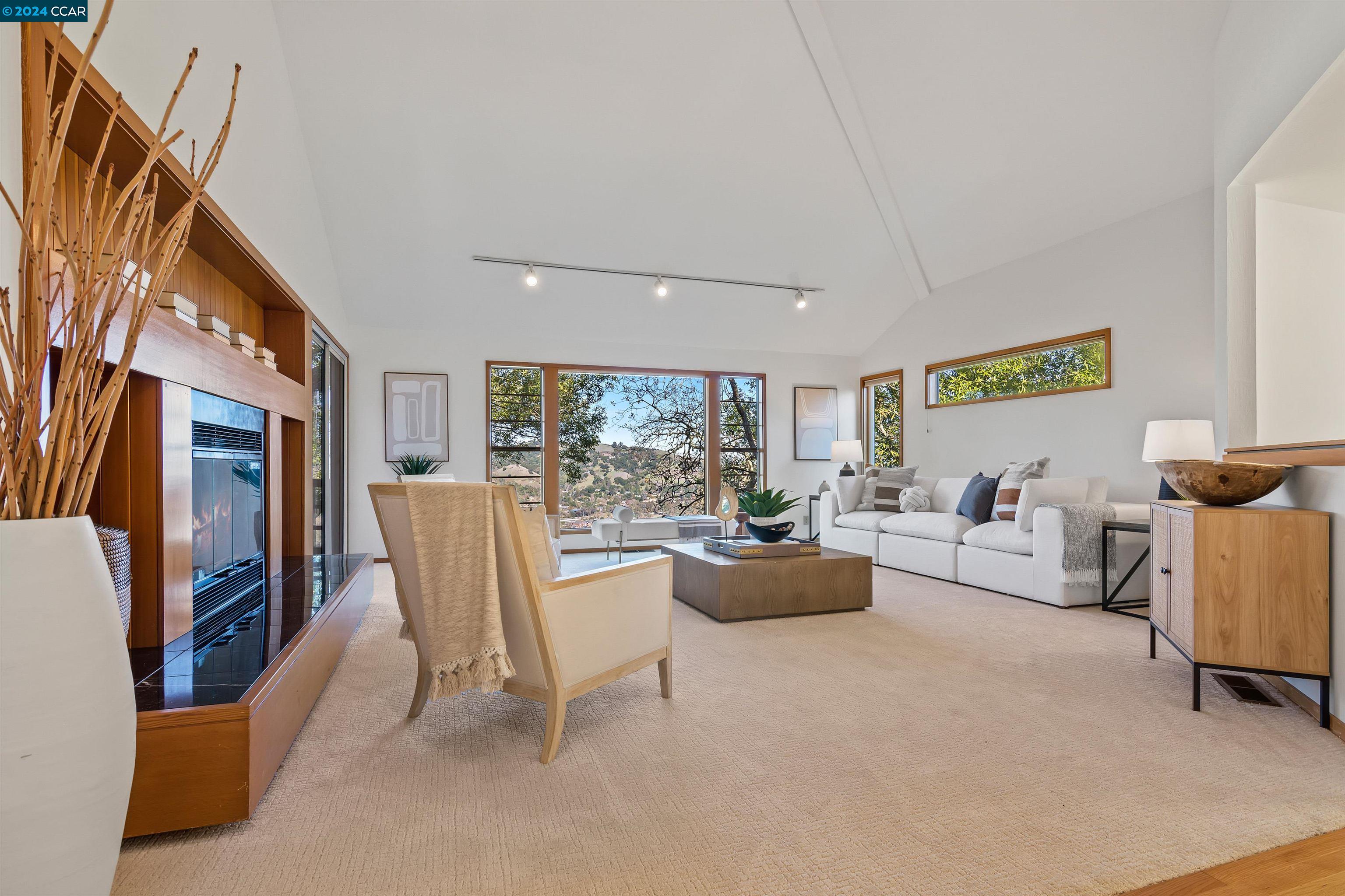 8 Mountain View Ln