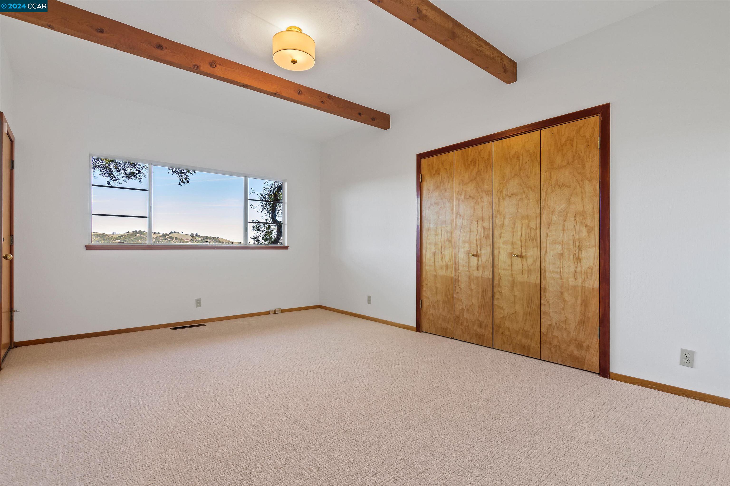 8 Mountain View Ln