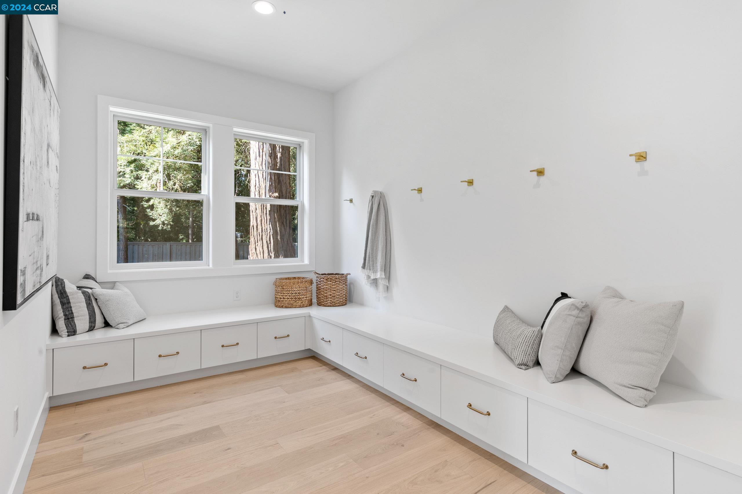 1040 Upper Happy Valley Rd