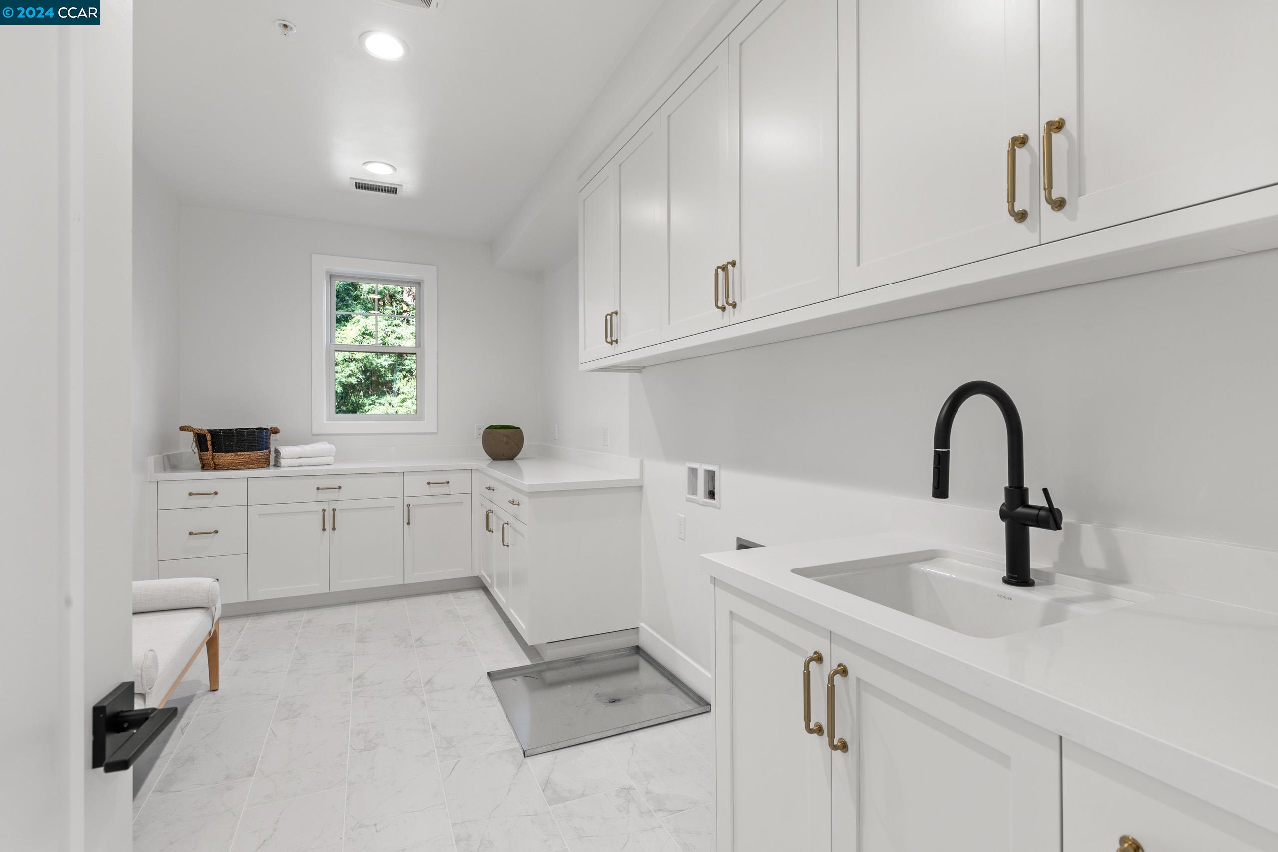 1040 Upper Happy Valley Rd