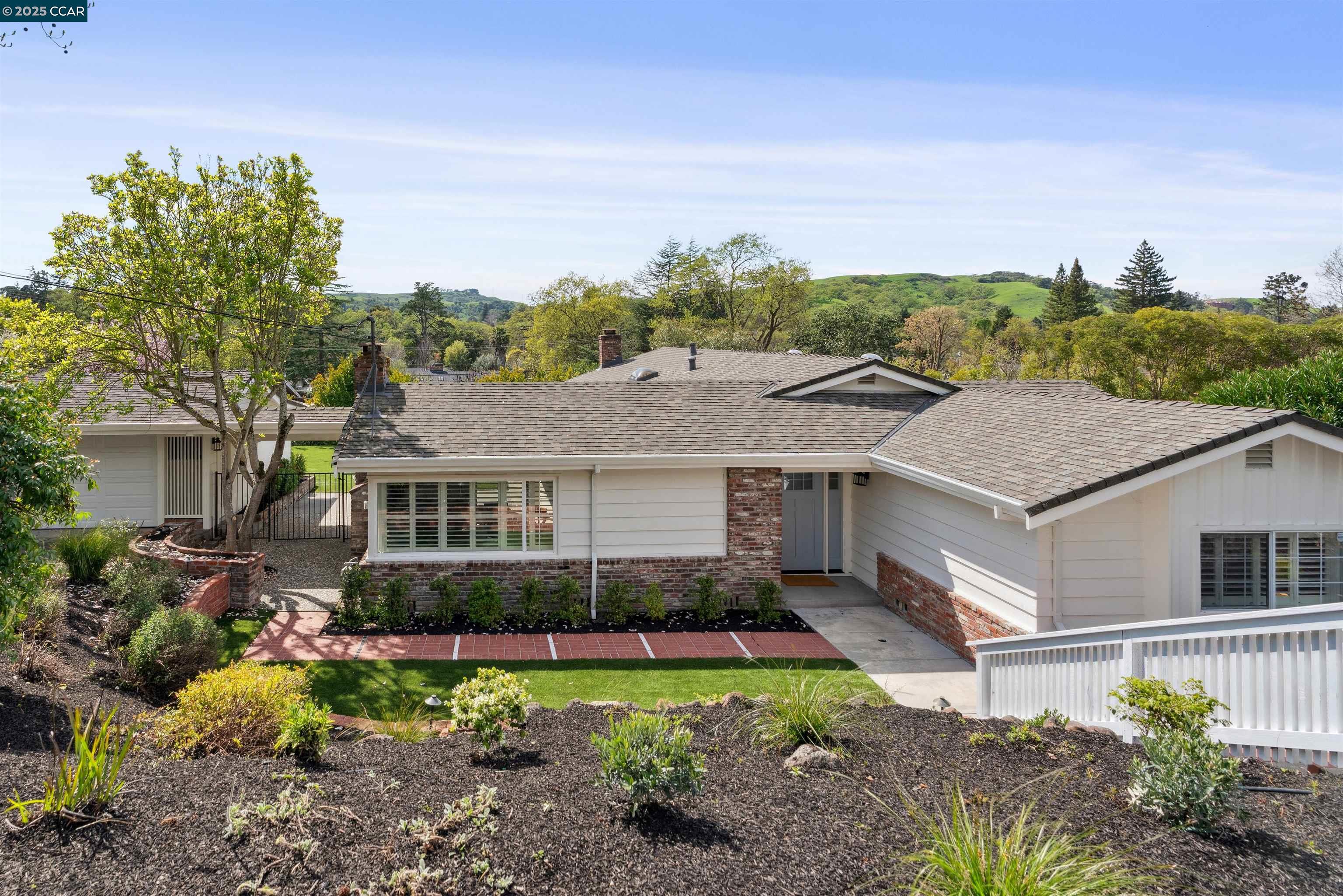 617 Huntleigh Dr