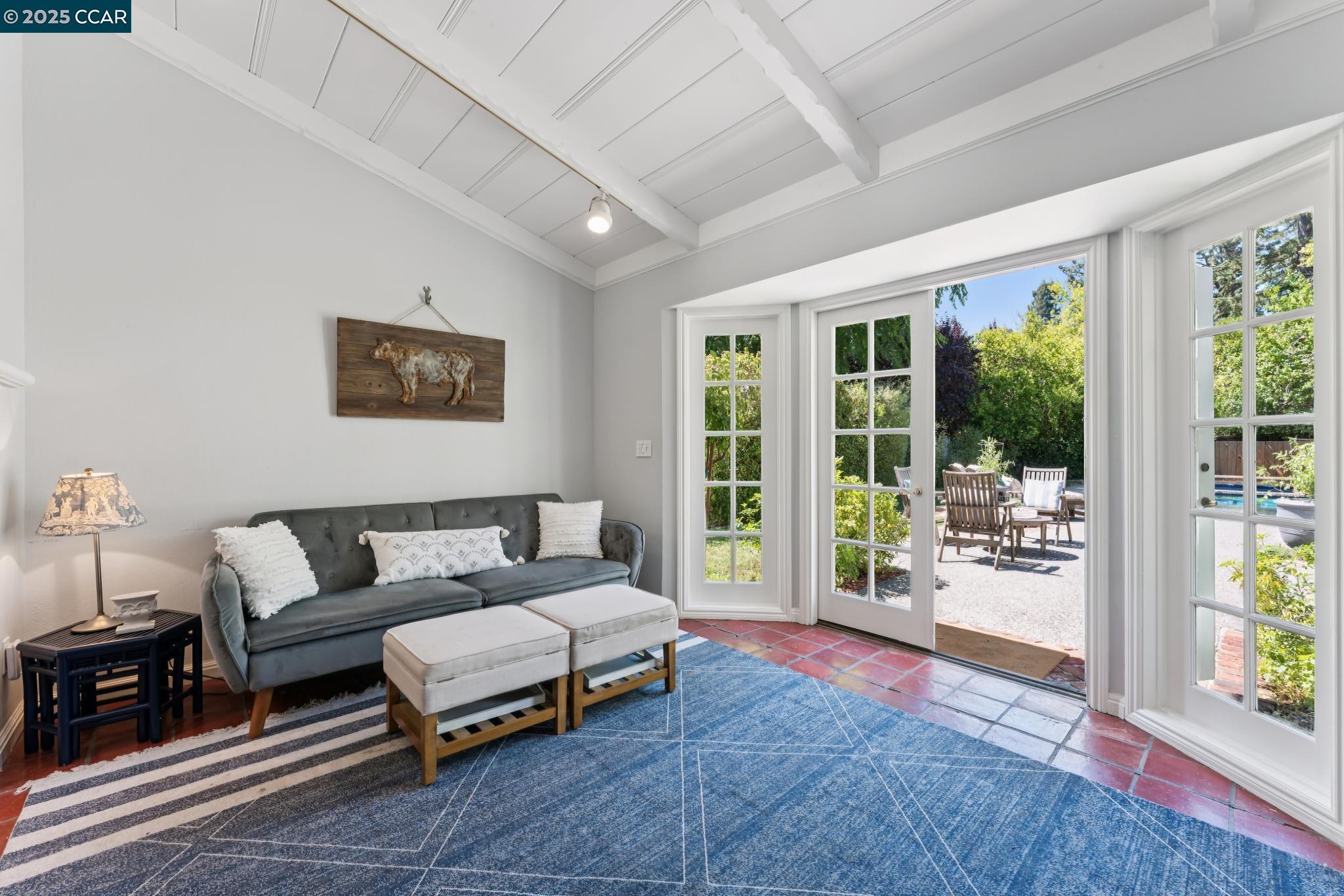 645 Los Palos Dr
