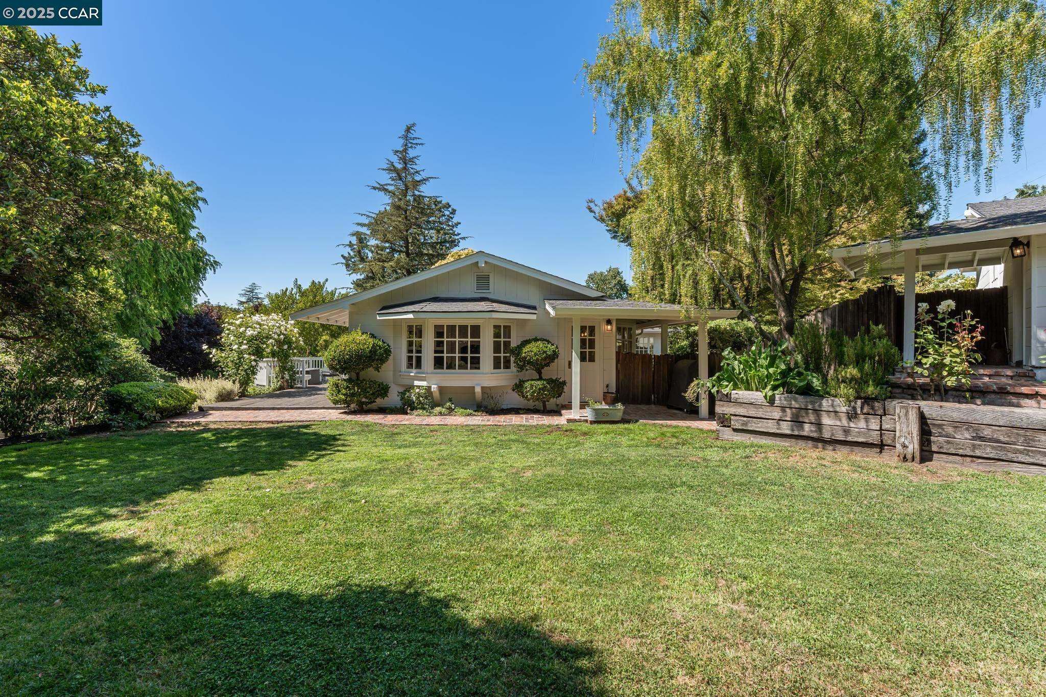 645 Los Palos Dr