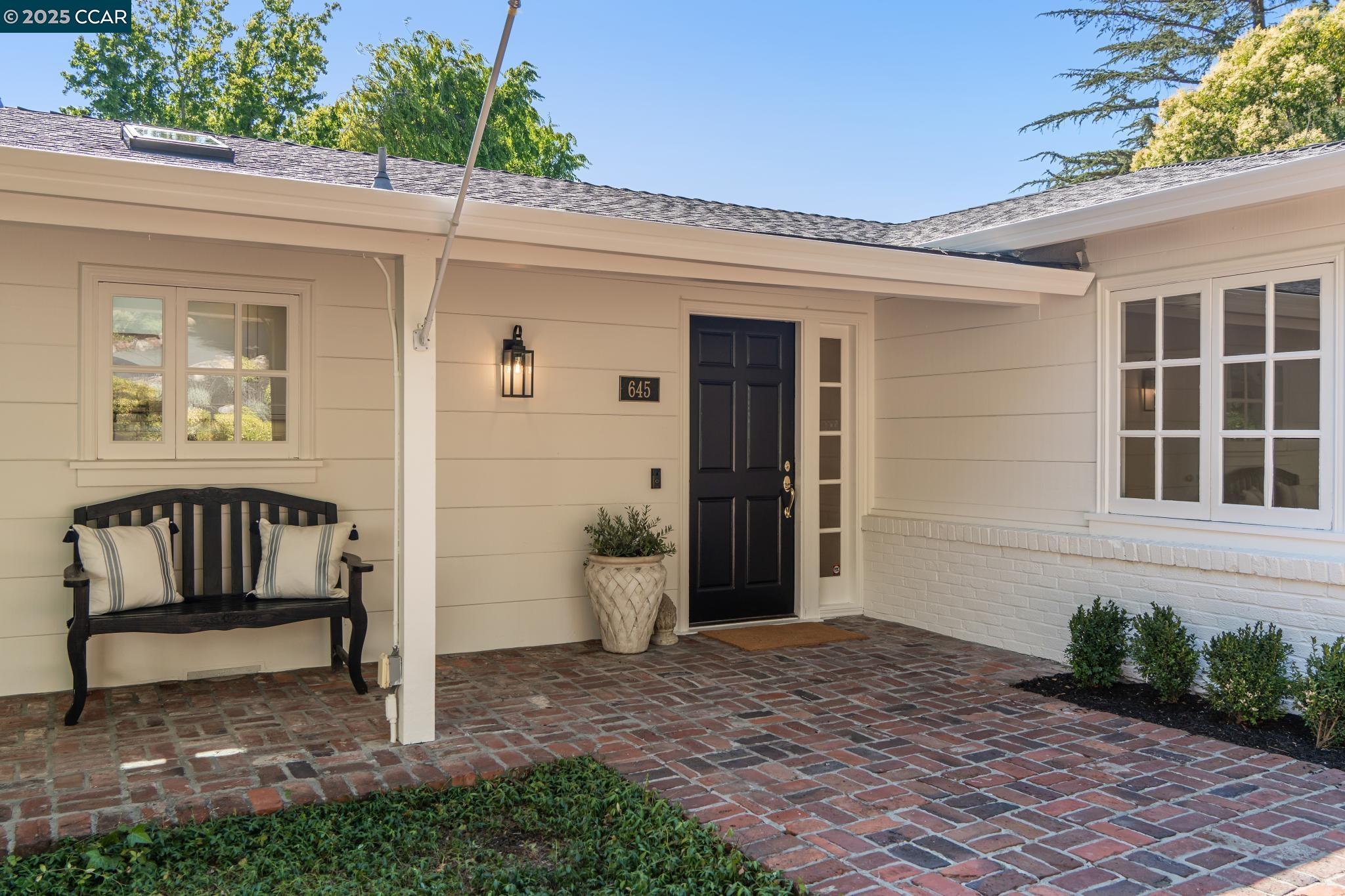 645 Los Palos Dr
