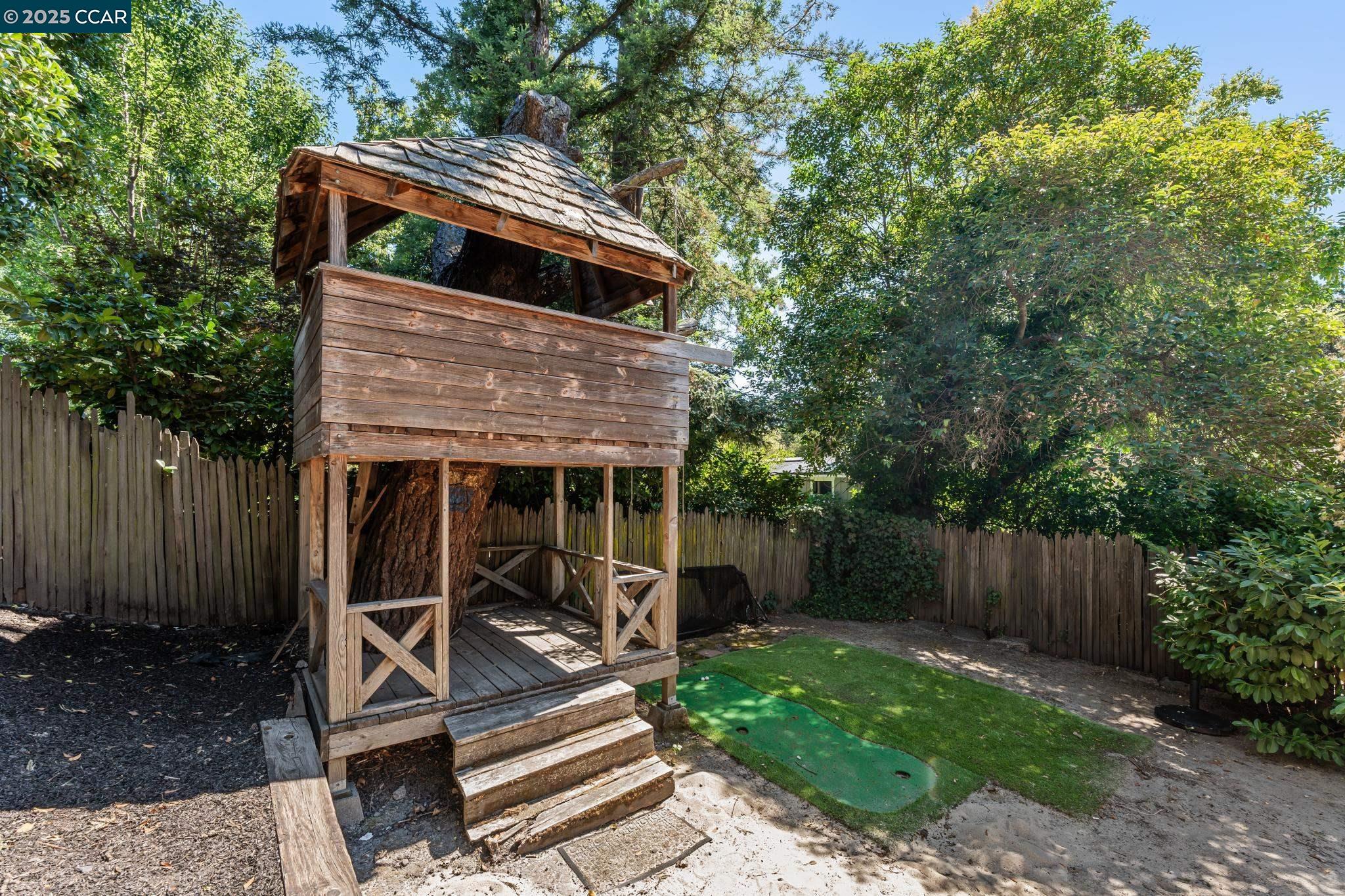 645 Los Palos Dr