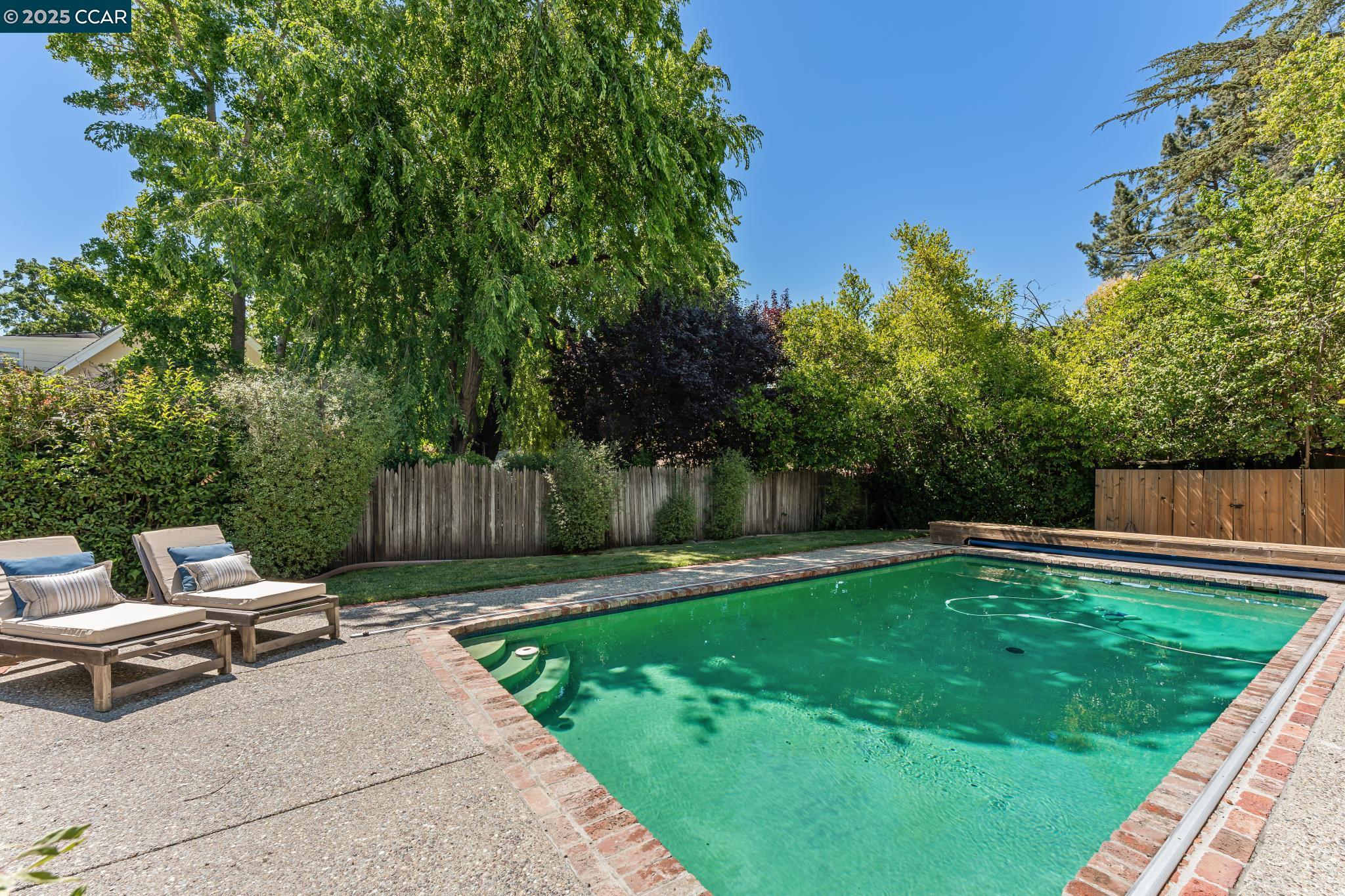 645 Los Palos Dr