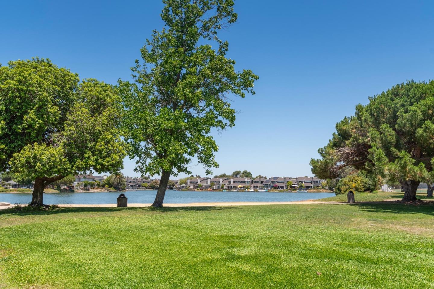 555 Compass CIR