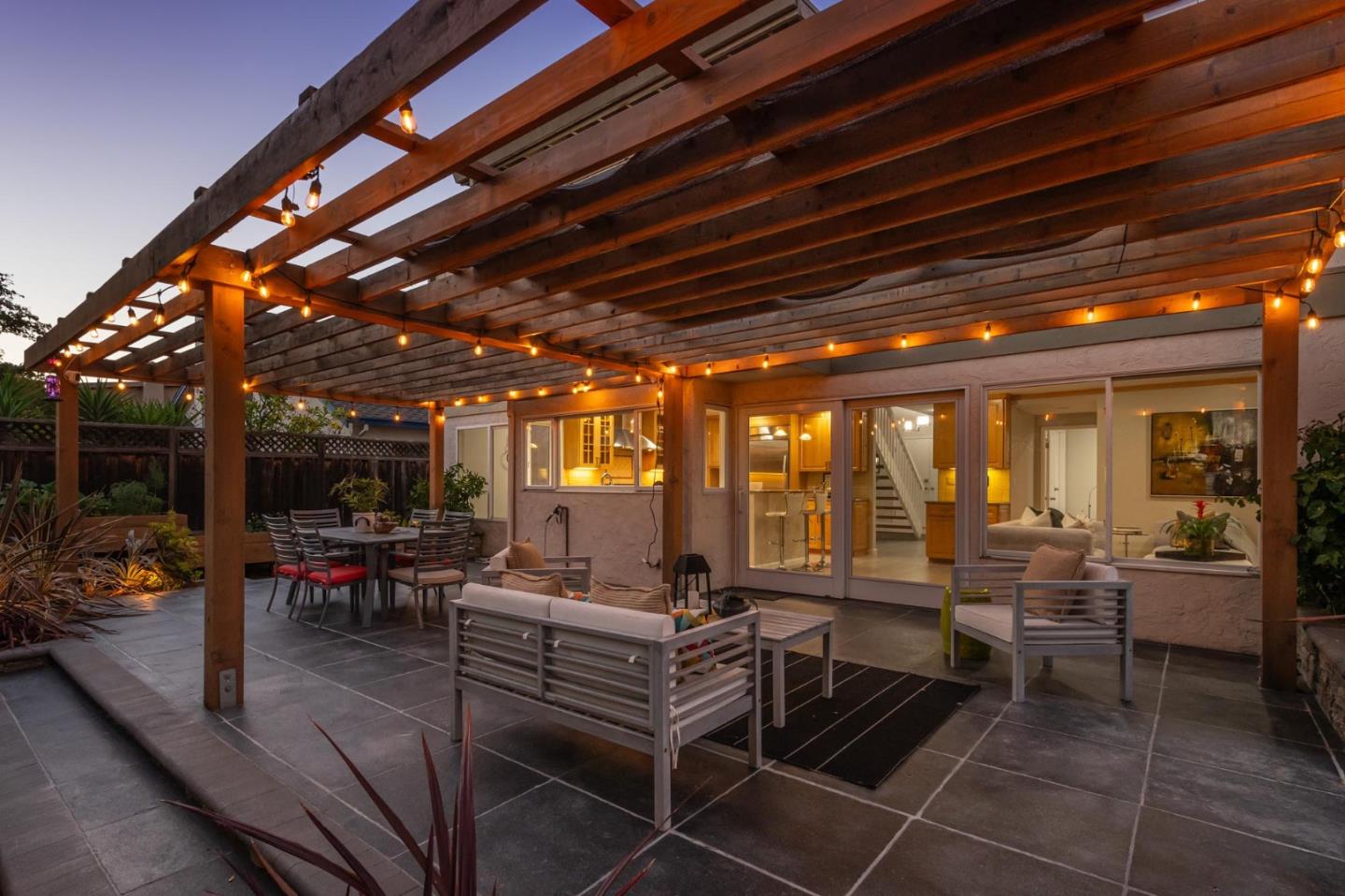 555 Compass CIR