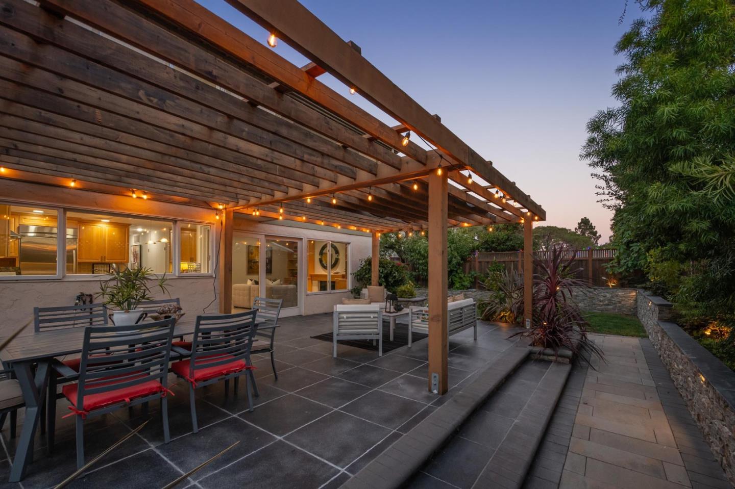 555 Compass CIR